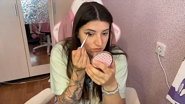 Katrin  kiss online show from April 17, 2026, 10:18 am