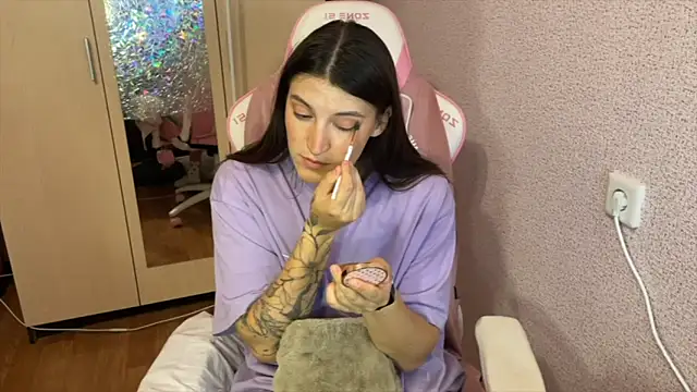 Katrin  kiss online show from April 20, 2026, 5:16 pm