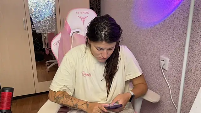 Snapshot of Katrin__kiss chatting on July 22, 2026, 4:43 pm Katrin kiss online show from July 22, 2026, 4:43 pm