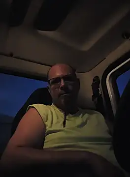 KrazyLegz online show from October 4, 2025, 11:58 pm