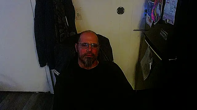 KrazyLegz online show from November 8, 2025, 5:01 pm