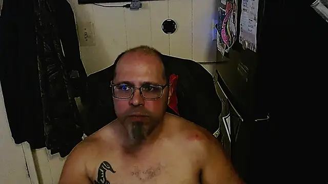 KrazyLegz online show from November 14, 2025, 11:46 pm