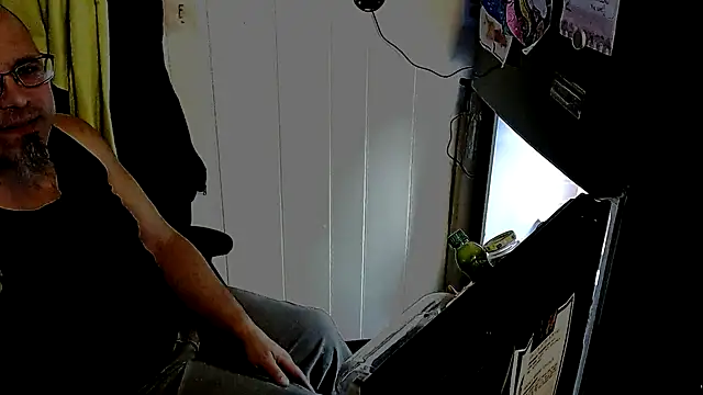 KrazyLegz online show from November 29, 2025, 4:32 pm