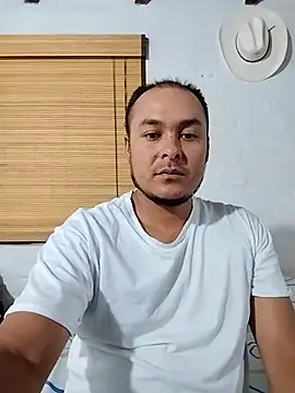Snapshot of piton77 chatting on May 3, 2026, 12:27 am piton77 online show from May 3, 2026, 12:27 am