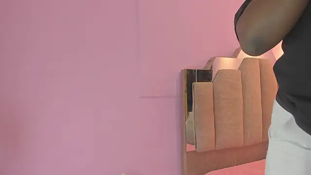 LoveQueen2 online show from October 7, 2025, 11:51 am