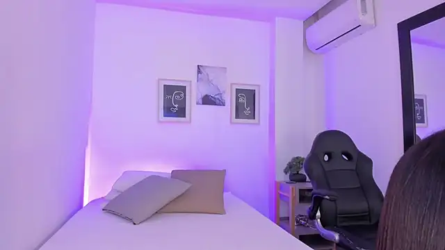 emelie 89 online show from February 1, 2025, 11:43 am