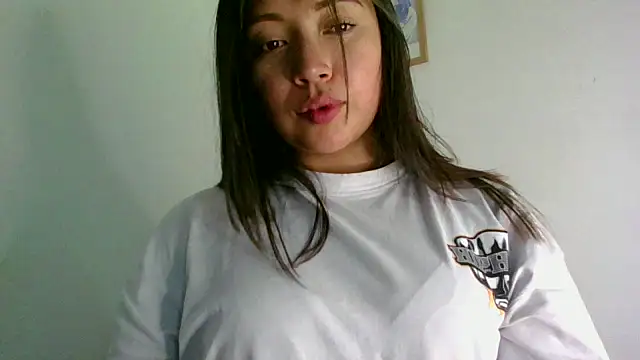 katherodriguezx online show from April 1, 2026, 7:11 pm