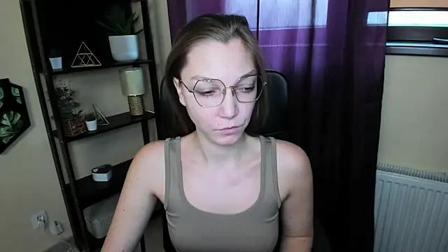 EmillyPlay online show from March 10, 2025, 10:04 am