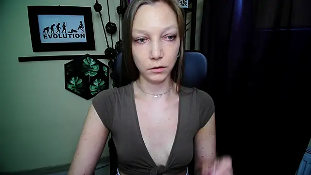 Snapshot of EmillyPlay chatting on June 19, 2026, 5:34 am EmillyPlay online show from June 19, 2026, 5:34 am