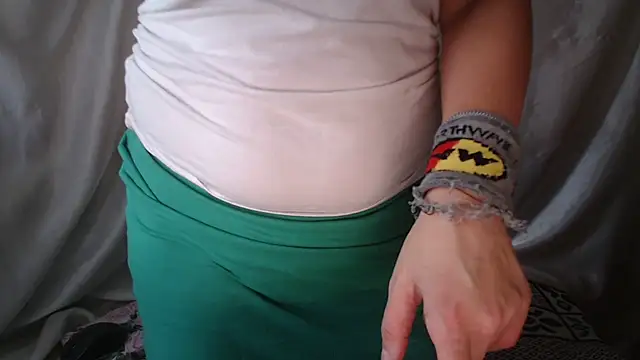 Burberrry  online show from October 13, 2025, 5:07 am