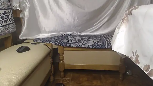 Burberrry  online show from April 20, 2026, 7:04 pm