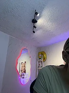 SALOOMEE   online show from October 4, 2025, 11:08 am