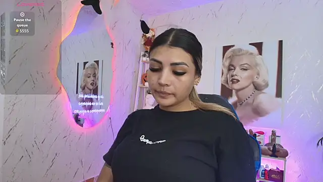 SALOOMEE   online show from April 14, 2026, 12:38 am