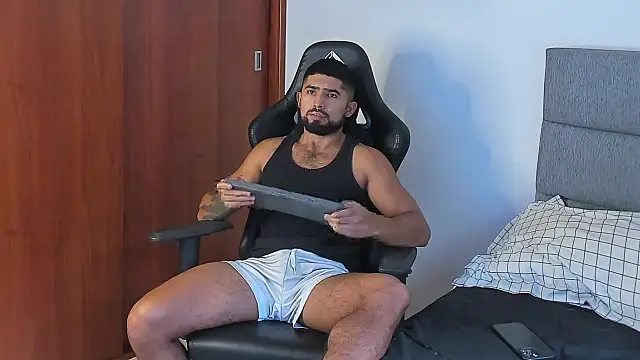 ethaanjones online show from October 12, 2025, 7:46 pm