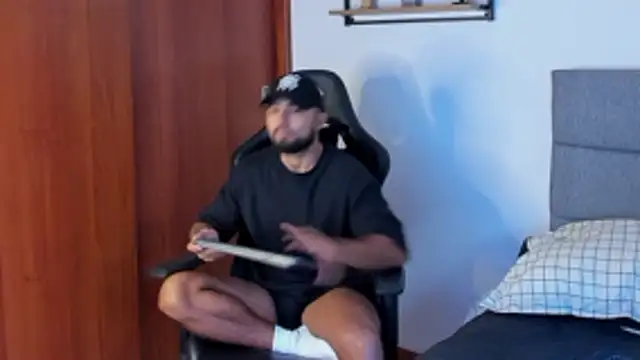 ethaanjones online show from October 13, 2025, 9:04 pm