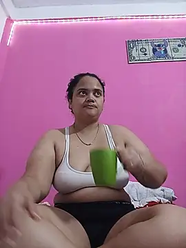 Snapshot of brunnette_hot chatting on June 11, 2026, 10:57 am brunnette hot online show from June 11, 2026, 10:57 am