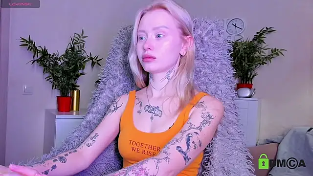 MalenaErnman online show from December 8, 2024, 10:41 am