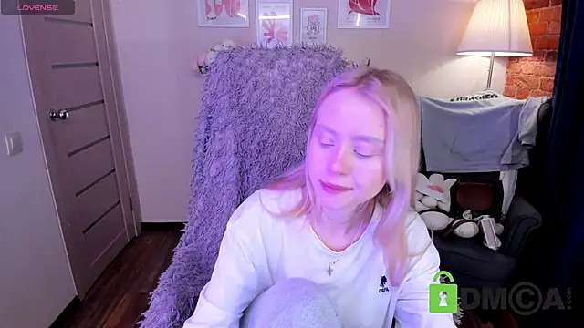 MalenaErnman online show from January 20, 2025, 10:18 am