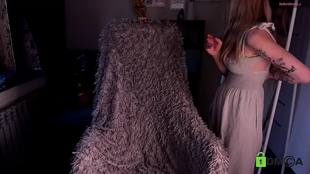 MalenaErnman online show from February 5, 2025, 1:33 pm