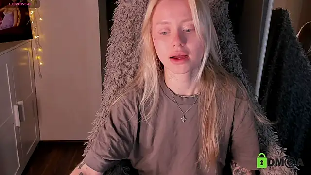 MalenaErnman online show from September 30, 2025, 8:52 am