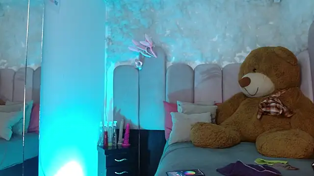 puca ebony online show from November 3, 2025, 12:28 pm