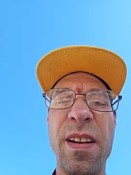 Iliketocooksquirt25 online show from October 24, 2025, 5:42 pm