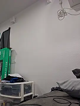 Iliketocooksquirt25 online show from April 21, 2026, 2:37 am