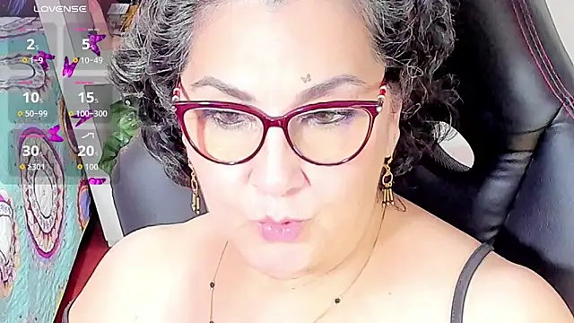 cataleya mom online show from October 21, 2025, 3:02 pm