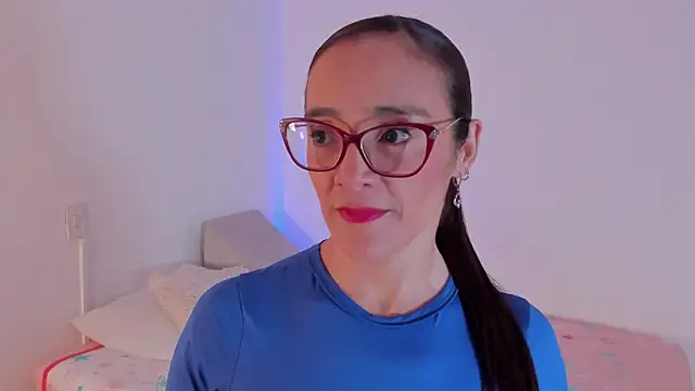Jessica Herrera  online show from June 5, 2026, 10:15 pm