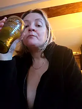 lady charlyne online show from January 8, 2025, 8:38 am