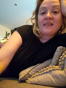 lady charlyne online show from November 19, 2025, 9:42 am