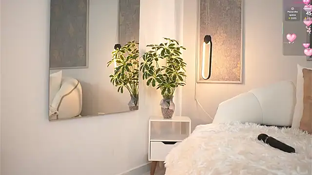 Sofia Cooper  online show from November 30, 2025, 12:20 pm