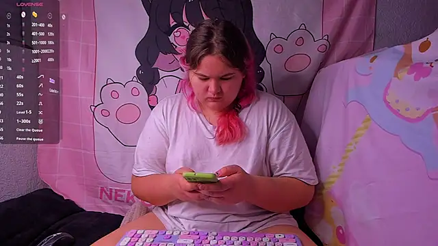 Freakcute  online show from December 9, 2024, 1:45 pm