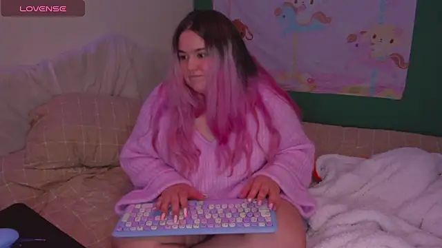 Freakcute  online show from February 26, 2025, 10:31 pm