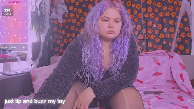 Freakcute  online show from October 27, 2025, 2:10 pm