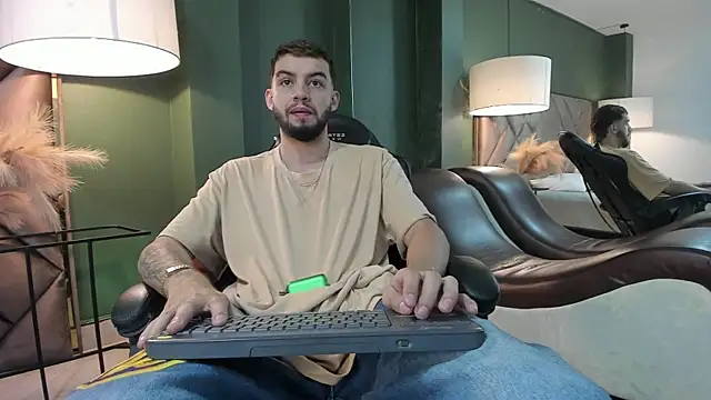 Michael magno online show from October 13, 2025, 6:19 pm