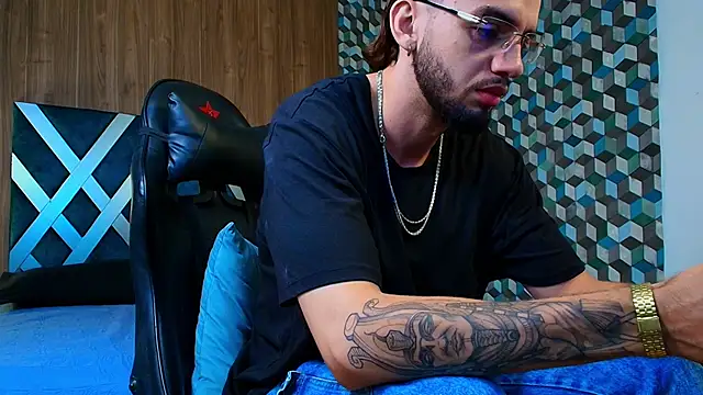 Michael magno online show from October 15, 2025, 6:41 pm