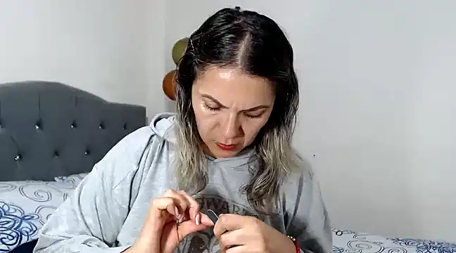 Chantal hott online show from March 6, 2025, 7:43 pm