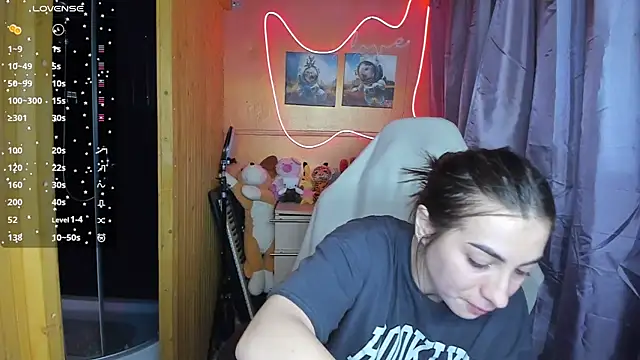 Fiery Brunette  online show from February 24, 2025, 6:49 am