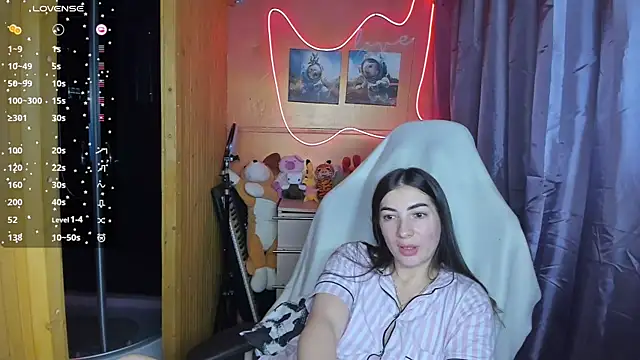 Fiery Brunette  online show from February 28, 2025, 4:43 am