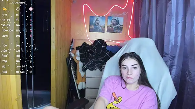 Fiery Brunette  online show from March 4, 2025, 2:42 pm