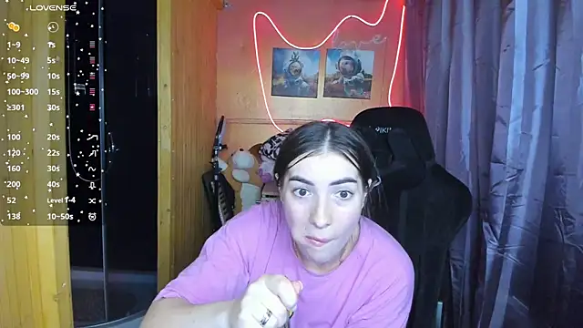 Fiery Brunette  online show from March 6, 2025, 9:25 am