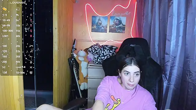 Fiery Brunette  online show from March 6, 2025, 1:35 pm