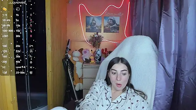 Fiery Brunette  online show from March 12, 2025, 2:34 pm