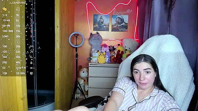 Fiery Brunette  online show from October 7, 2025, 3:31 pm