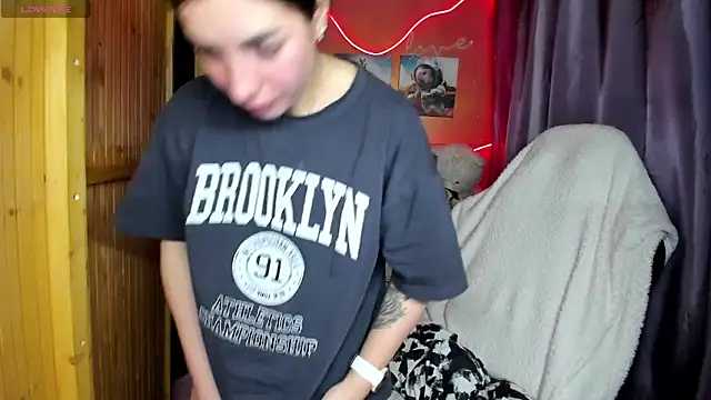 Fiery Brunette  online show from April 3, 2026, 5:49 am