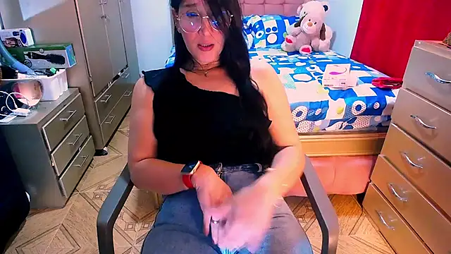 BitterMomXxx online show from February 8, 2025, 1:11 am