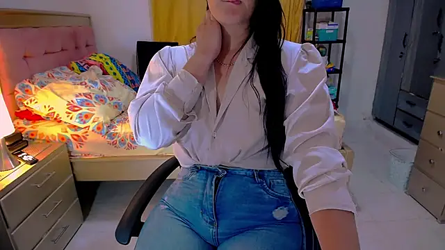 BitterMomXxx online show from April 12, 2026, 4:23 pm