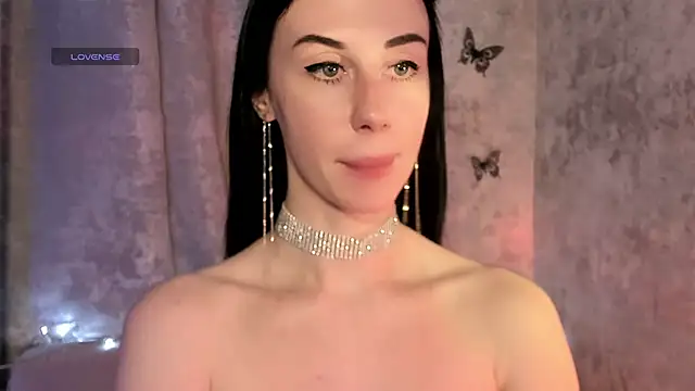 Snapshot of elena_addiction chatting on June 8, 2026, 5:24 pm elena addiction online show from June 8, 2026, 5:24 pm