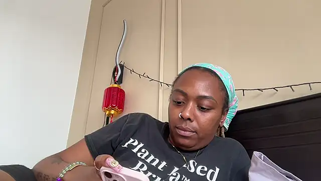 ChocolateCakeQueen online show from February 9, 2025, 10:00 pm